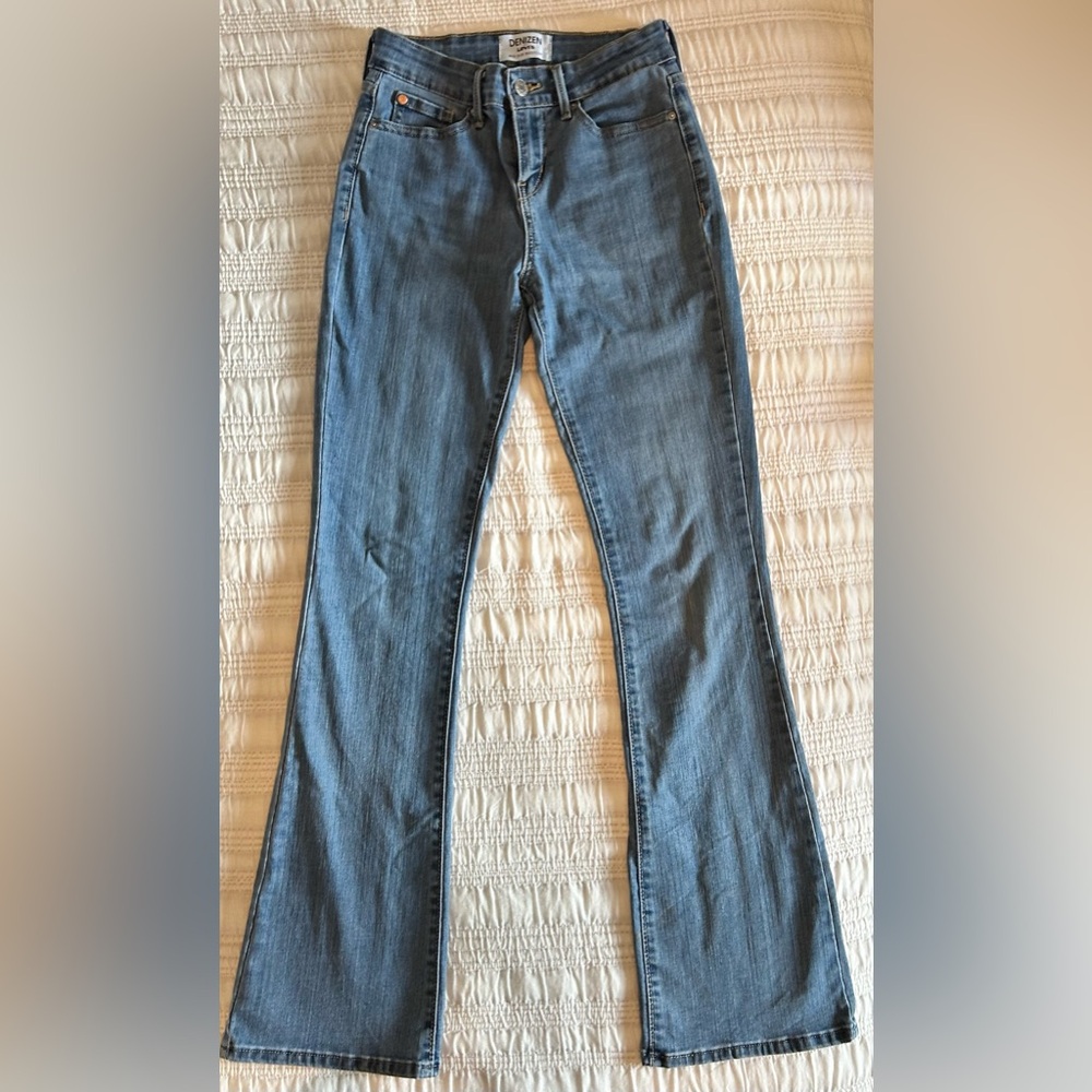 Denizen from Levi's Women's mid rid bootcut Jeans in Classic Blue size 2